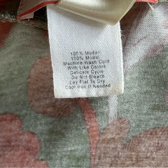 Lux floral print flowy dress with deep V-neck, sleeveless. Size medium - Picture 9 of 10